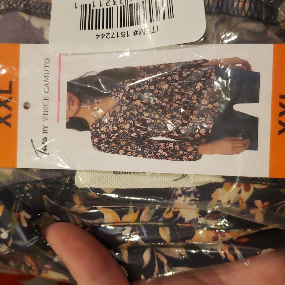 Two by Vince Camuto size XXL unopened blue and floral print